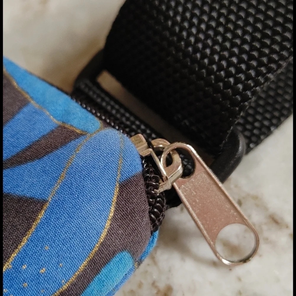 N/A padded tote